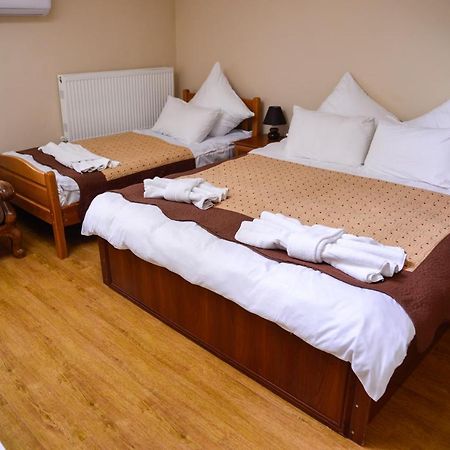 Hotel Victoria Borjomi Bagian luar foto