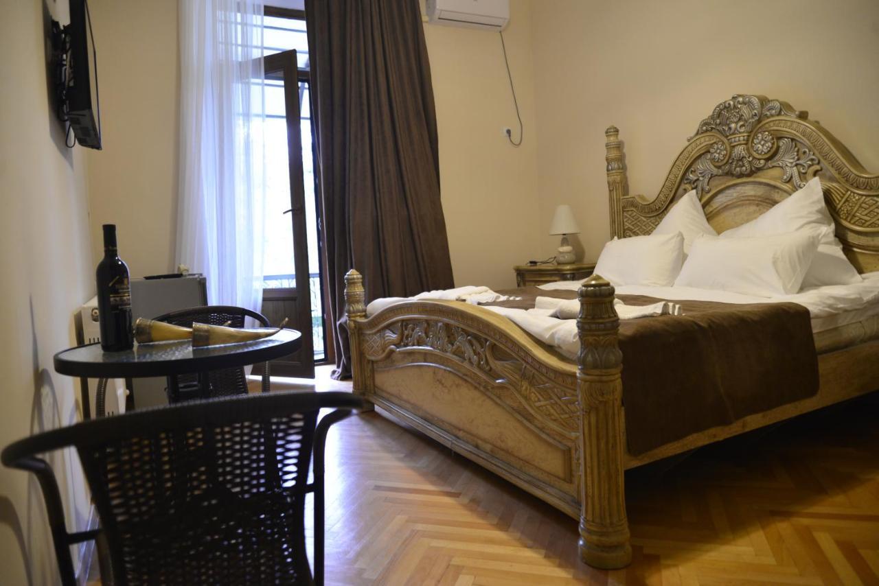 Hotel Victoria Borjomi Bagian luar foto