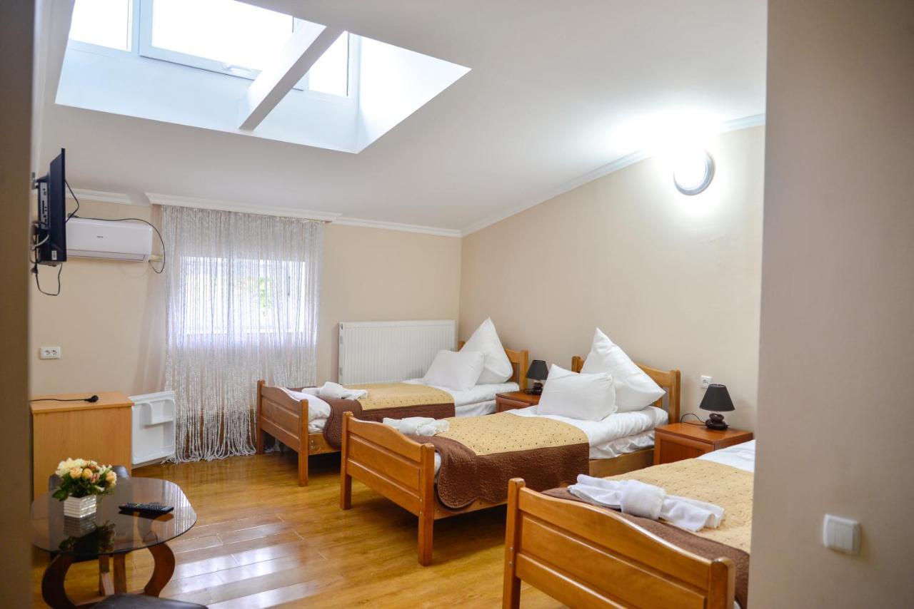Hotel Victoria Borjomi Bagian luar foto