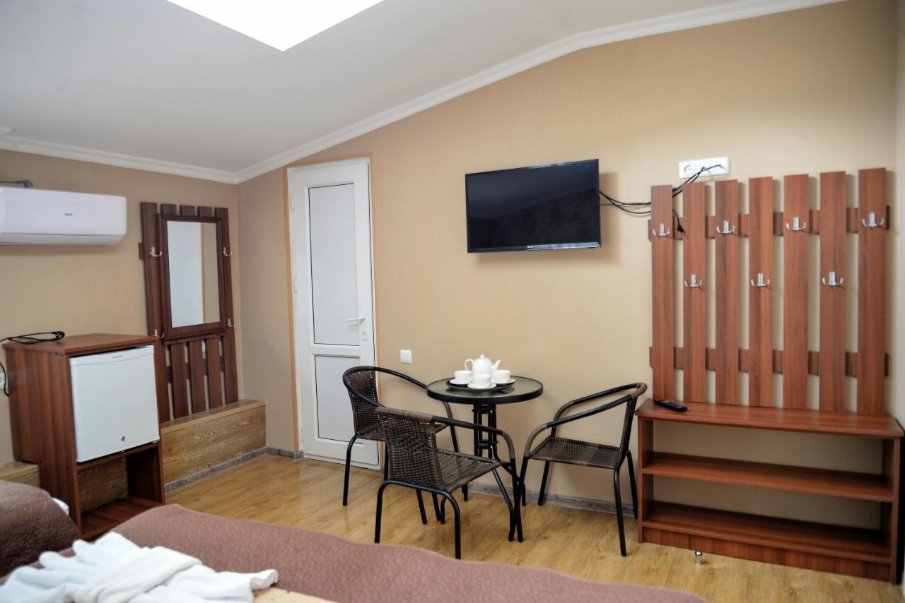 Hotel Victoria Borjomi Bagian luar foto