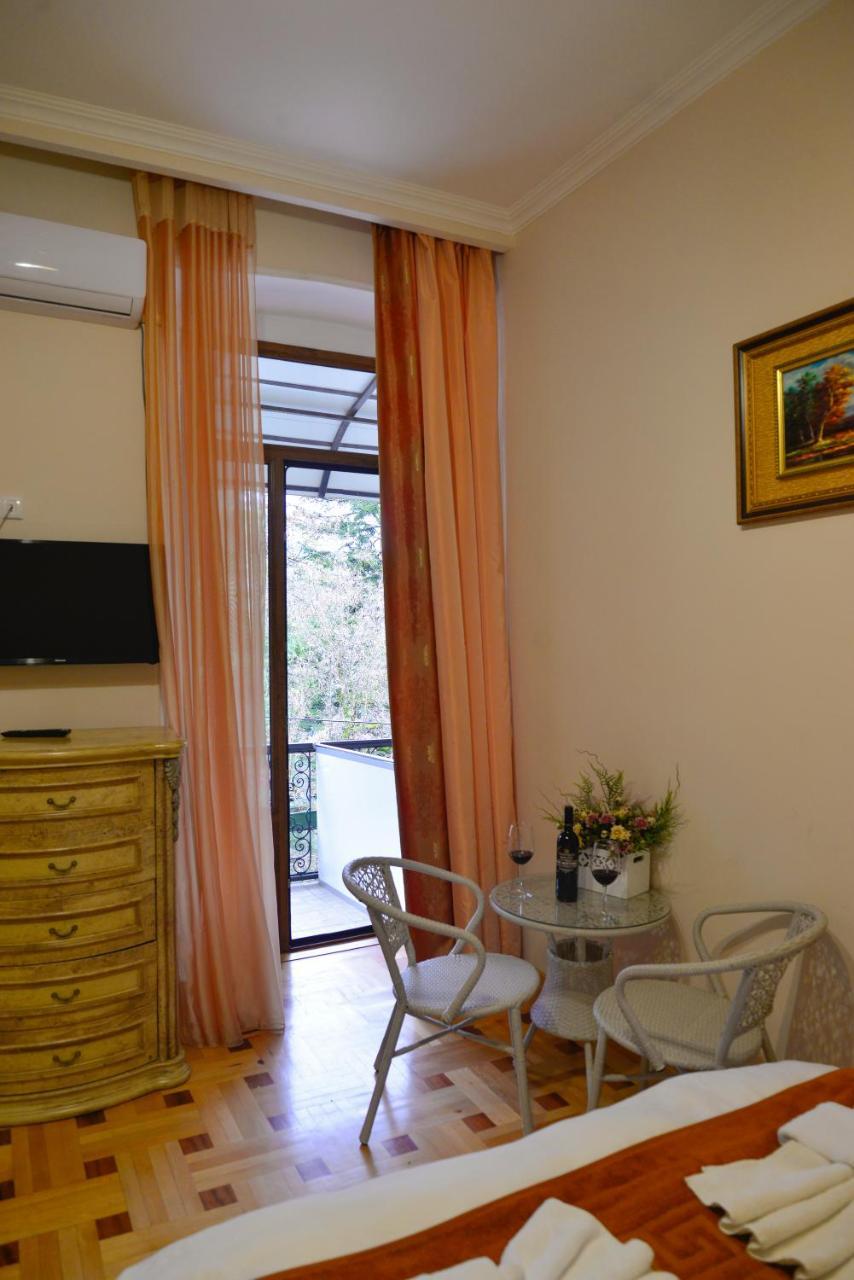 Hotel Victoria Borjomi Bagian luar foto