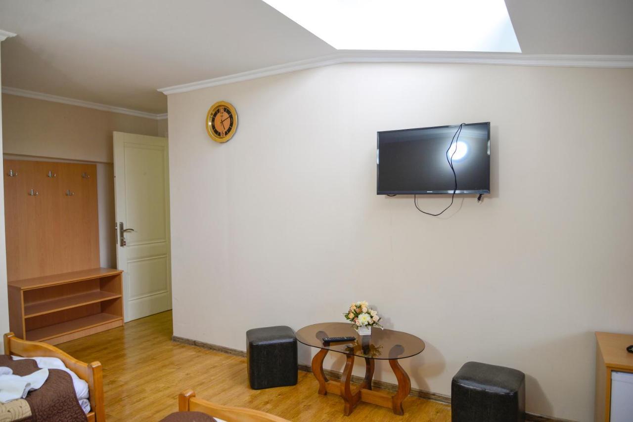 Hotel Victoria Borjomi Bagian luar foto