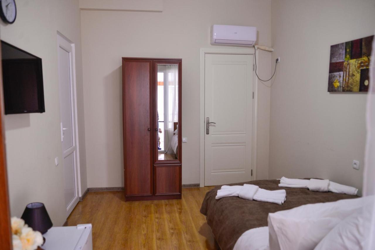 Hotel Victoria Borjomi Bagian luar foto