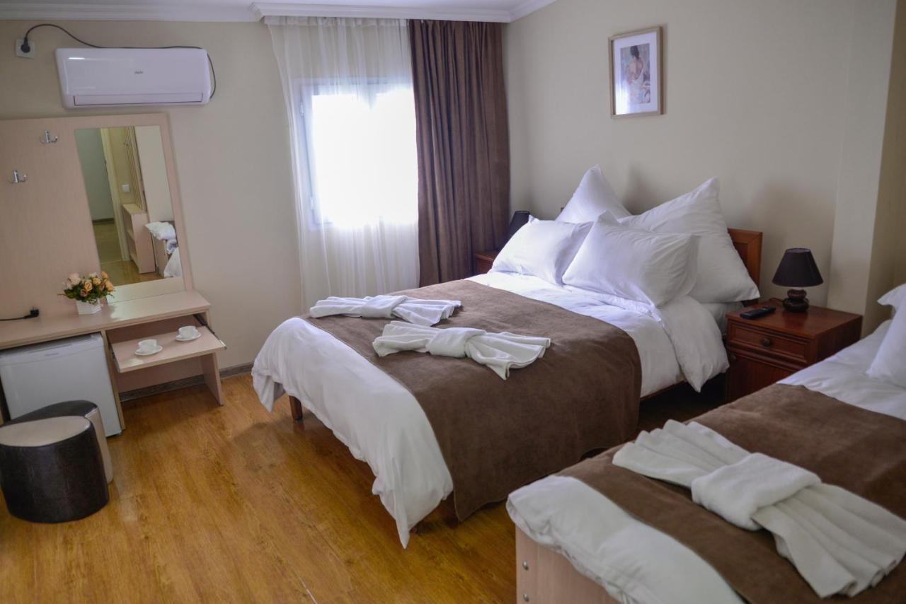 Hotel Victoria Borjomi Bagian luar foto