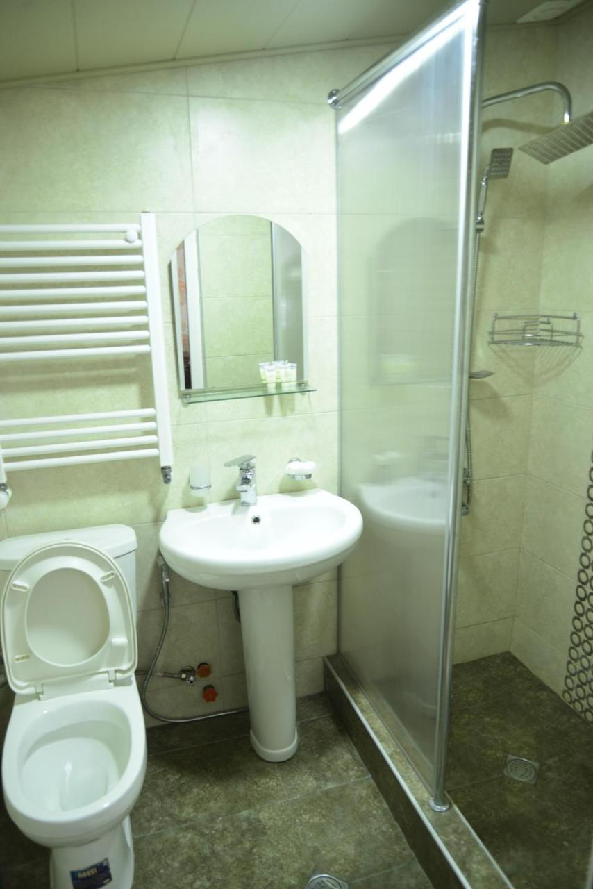 Hotel Victoria Borjomi Bagian luar foto