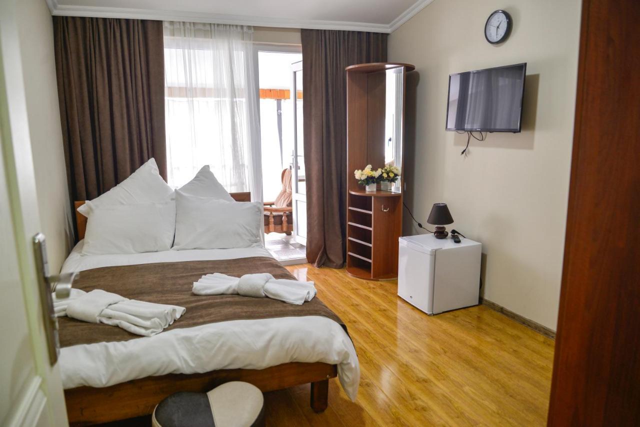 Hotel Victoria Borjomi Bagian luar foto