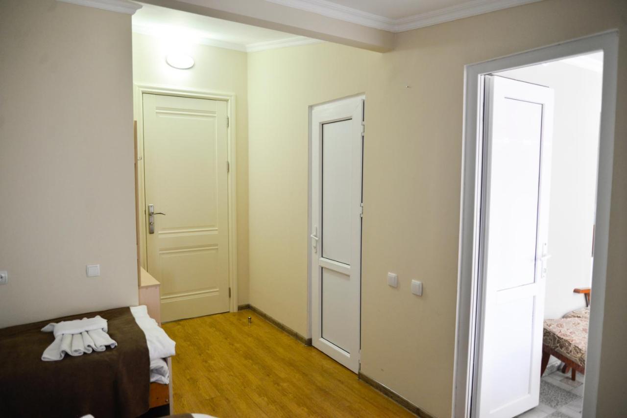 Hotel Victoria Borjomi Bagian luar foto