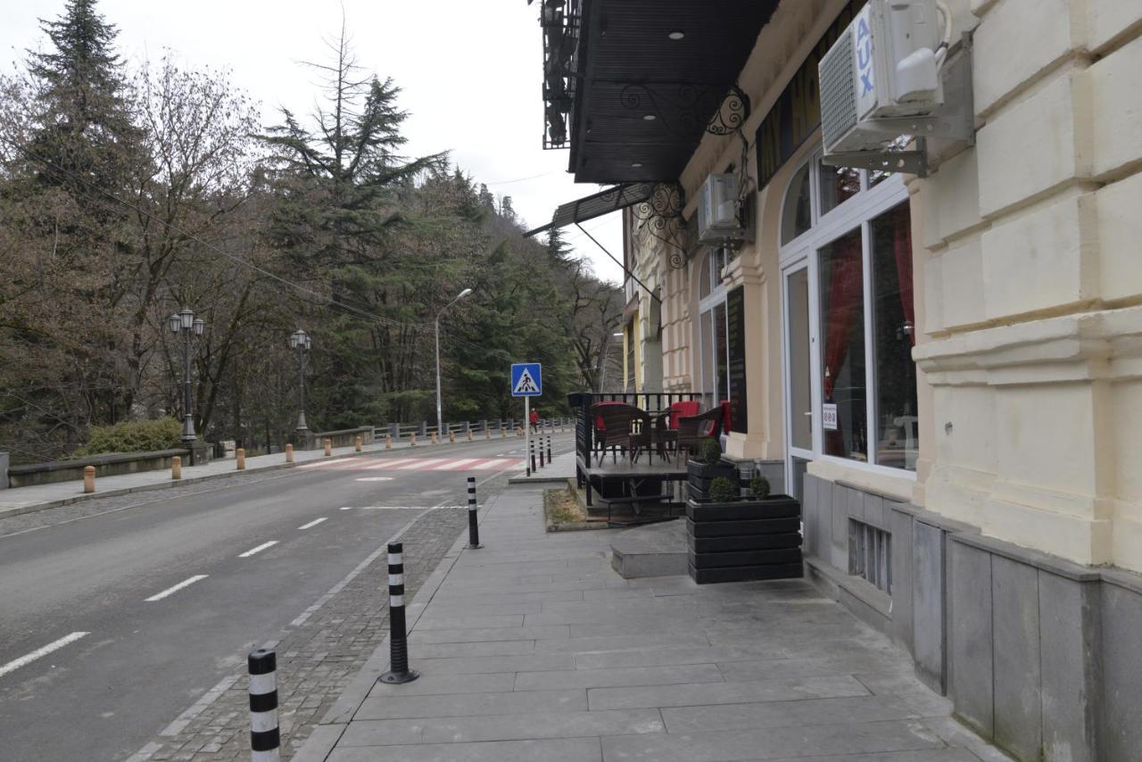 Hotel Victoria Borjomi Bagian luar foto