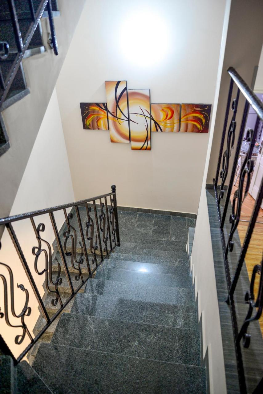 Hotel Victoria Borjomi Bagian luar foto